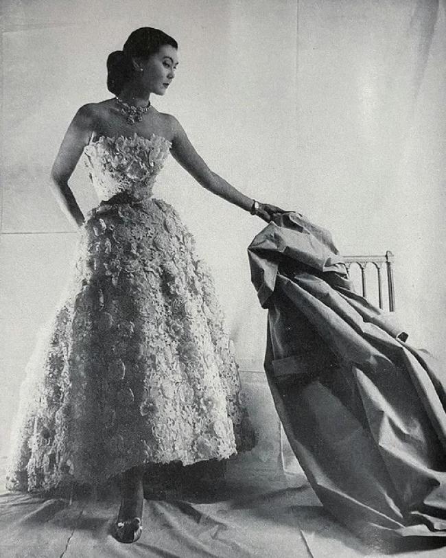 «Красота в изгнании»: как эмиграция изменила язык моды